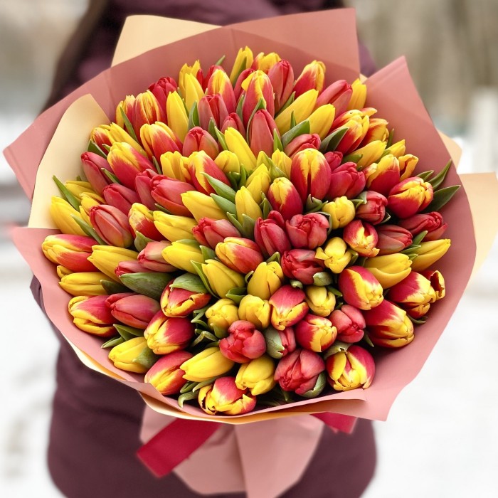 101 тюльпан огненный микс в упаковке